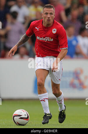 Calcio - Pre-Season friendly - Cheltenham Town / Cardiff City - Abbey Business Stadium. Craig Bellamy di Cardiff City durante la partita contro Cheltenham Town nel periodo pre-stagionale amichevole presso l'Abbey Business Stadium di Cheltenham. Foto Stock