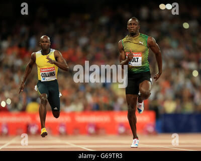 Giamaica Usain Bolt (a destra) in azione durante i 100 metri uomini durante il giorno uno della IAAF London Diamond League riunione allo Stadio Olimpico di Londra. Foto Stock