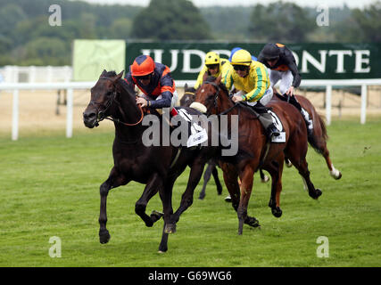 Yeager guidato da Jimmy Quinn vince il Deloitte Handicap Stakes durante il secondo giorno del weekend Betfair 2013 presso l'ippodromo Ascot, Berkshire. Foto Stock