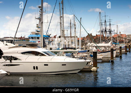 Regno Unito, County Durham, Hartlepool, Marina, barche di lusso ormeggiate Foto Stock