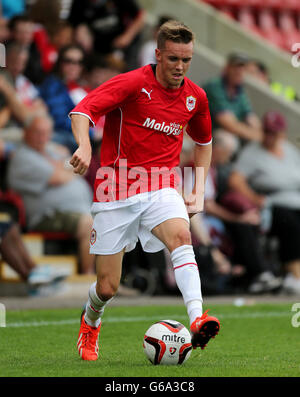 Calcio - Pre-Season friendly - Cheltenham Town / Cardiff City - Abbey Business Stadium. Craig Noone di Cardiff City durante la partita contro Cheltenham Town nel periodo pre-stagionale amichevole presso l'Abbey Business Stadium di Cheltenham. Foto Stock