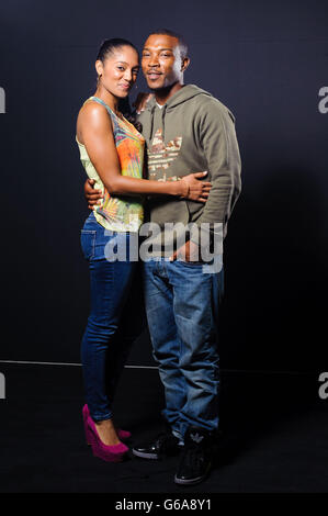 Il membro del cast Ashley Walters e sua moglie Danielle assistono a una proiezione del primo episodio della nuova serie di 'Top Boy', presso la BFI Southbank, nel centro di Londra. Foto Stock