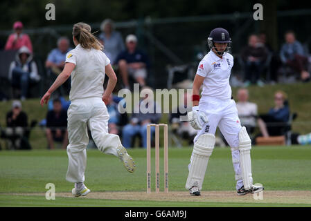 Cricket - Primo Womens Ceneri Test Match - Inghilterra donne v Australia Donna - Giorno 2 - Wormsley Cricket Ground Foto Stock