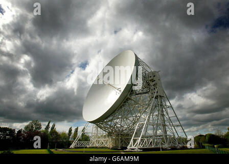 Vista generale del telescopio radio Lovell presso l'osservatorio Jodrell Bank di Cheshire. Foto Stock