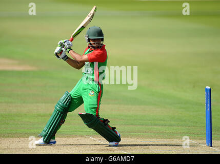 Il Bangladesh A's Mominul Haque pipistrelli durante il Tour Match a Trent Bridge, Nottingham. Foto Stock