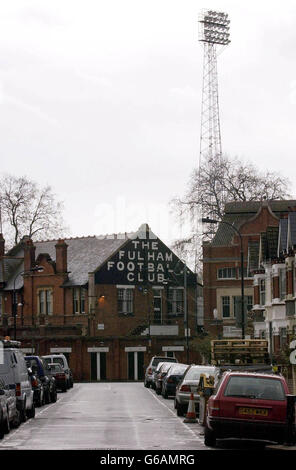Una vista generale del Cravern Cottage, la casa del Fulham Football Club. Fulham presenterà i loro ultimi piani per risviluppare il loro terreno, ad un'autorità di Londra. * i piani per risviluppare il terreno sono stati soggetti a obiezioni da parte dei residenti locali, e si è ritenuto piani per costruire appartamenti sul sito lungo il fiume.