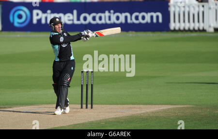 Cricket - Yorkshire Bank Pro40 - Gruppo B - Surrey / Derbyshire - The Kia Oval. Jason Roy di Surrey in azione Foto Stock