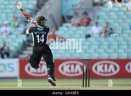 Cricket - Yorkshire Bank Pro40 - Gruppo B - Surrey / Derbyshire - The Kia Oval. Gary Wilson di Surrey in azione Foto Stock