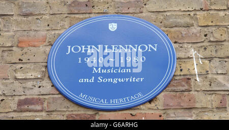 La targa Musical Heritage Blue presso il sito del vecchio edificio Apple Records, Londra in onore di John Lennon. Foto Stock