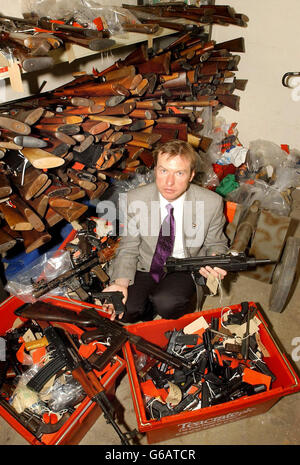 Pistole Amnesty raccolta in Birmingham Foto Stock