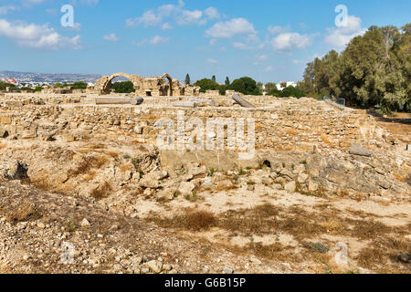 Rovine di quaranta colonne castello, un Castello Franchi costruito nel XIII secolo vicino al porto di Paphos, Cipro. Il Parco Archeologico di K Foto Stock
