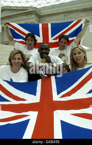 (Da sinistra a destra) i vincitori della medaglia olimpica Sally Gunnell, Jason Queally, Linford Christie, ben Ainslie e Sharron Davies lanciano la loro strategia per raccogliere 750 milioni di euro per l'offerta olimpica britannica, al British Museum, Great Russell Street. * tra i giochi proposti vi è un sorteggio settimanale con 30,000 premi, che vanno da 20 a 200,000, e un sorteggio olimpico semestrale con oltre 27 milioni di premi, più 25,000 altri incentivi come i pacchetti per le festività olimpiche. Camelot ha detto che era pronto a lanciare il primo dei giochi all'inizio del prossimo anno, anche se la decisione finale rimarrà con Foto Stock