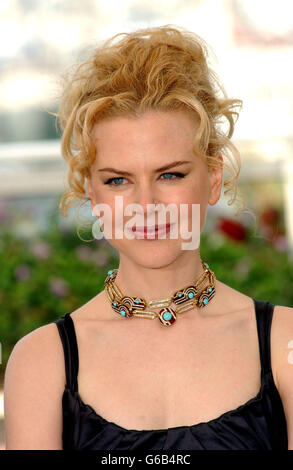 L'attrice Nicole Kidman si pone per i fotografi alla Fotocall per 'Dogville' durante il 56o Festival di Cannes a Cannes, in Francia. Foto Stock