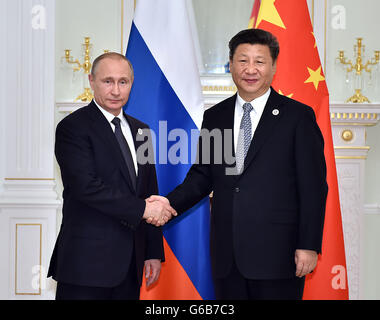 Tashkent, Uzbekistan. Il 23 giugno, 2016. Il presidente cinese Xi Jinping (R), si incontra con il presidente russo Vladimir Putin a Tashkent, Uzbekistan, 23 giugno 2016. Credito: Li Tao/Xinhua/Alamy Live News Foto Stock