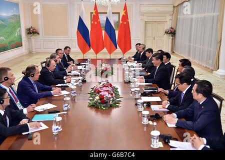 Tashkent, Uzbekistan. Il 23 giugno, 2016. Il presidente cinese Xi Jinping incontra il presidente russo Vladimir Putin a Tashkent, Uzbekistan, 23 giugno 2016. Credito: Li Tao/Xinhua/Alamy Live News Foto Stock