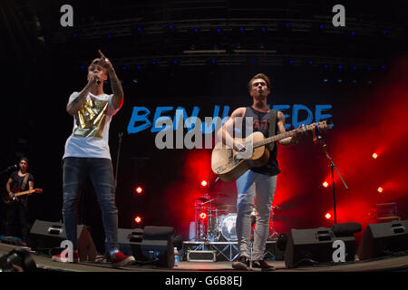 Grugliasco, Torino, Italia. 23 Giugno 2016. Festival di GruVillage, Benji&Fede esibirsi dal vivo di credito: Daniele Baldi Foto Stock