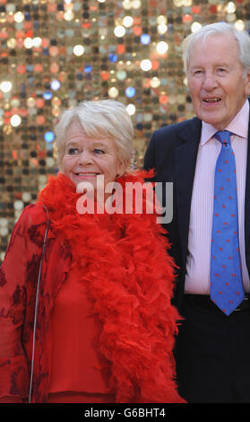 Londra, Regno Unito. Il 29 giugno, 2016. Judith Chalmers assiste la prima mondiale di "assolutamente favoloso' di Odeon Leciester Square. Credito: Ferdaus Shamim/ZUMA filo/Alamy Live News Foto Stock