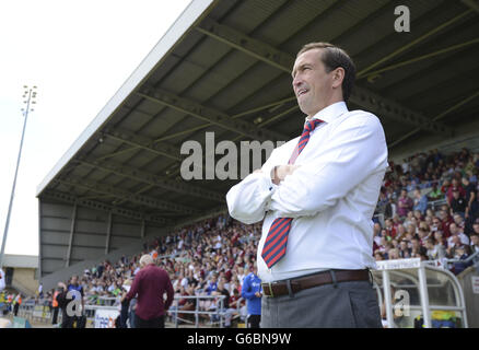 Justin Edinburgh, responsabile della contea di Newport, durante la partita Sky Bet League Two al Sixfields Stadium, Northampton. Foto Stock