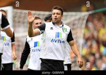 Il Russell Martin di Norwich City celebra il primo obiettivo dei suoi lati Foto Stock