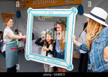 SANTA MONICA, CA - 11 giugno: i partecipanti al cancro ovarico di fondo di ricerca dell Alleanza annuale 3 Super Sabato Los Angeles Foto Stock
