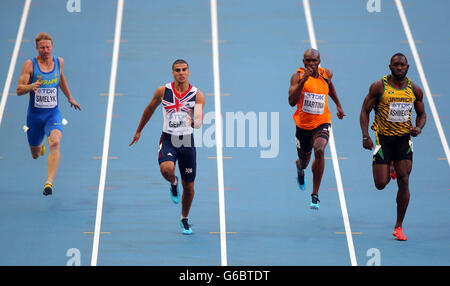 Adam Gemili (seconda a sinistra) della Gran Bretagna si è aggiudicato la sua semifinale di 200 metri durante il settimo giorno dei Campionati mondiali di atletica IAAF del 2013 allo stadio Luzhniki di Mosca, Russia. Foto Stock