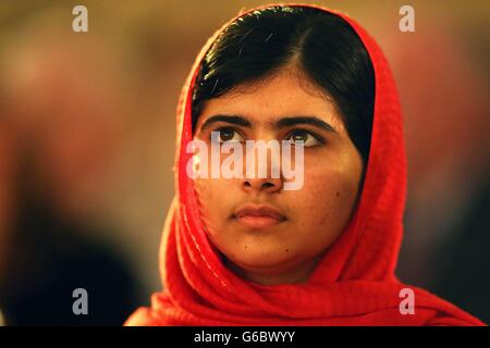 Malala Yousafzai, studente pakistano, che è stato girato in testa dai talebani, all'hotel Ballykisteen per il Premio Internazionale per la Pace 2012. Foto Stock