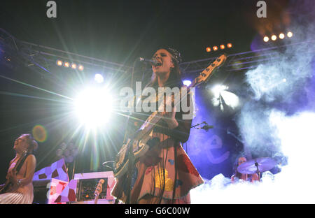 Reading Festival 2013. Kate Nash si esibisce al Festival Republic Stage, il primo giorno del Reading Festival. Foto Stock