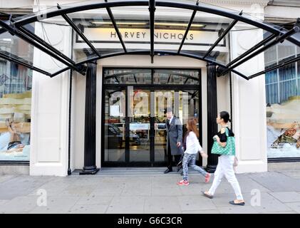 Harvey Nichols - stock. Una vista generale dei grandi magazzini Harvey Nichols a Knightsbridge, nel centro di Londra. Foto Stock