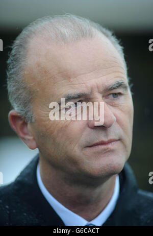 L'allenatore Eddie Lynam dopo Jockey Pat Smullen ha percorso Vallado alla vittoria nei Tattersalls Ireland Super Auction sale Stakes durante il Galileo Futurity Stakes Day presso l'ippodromo di Curragh, Co Kildare, Irlanda. Foto Stock