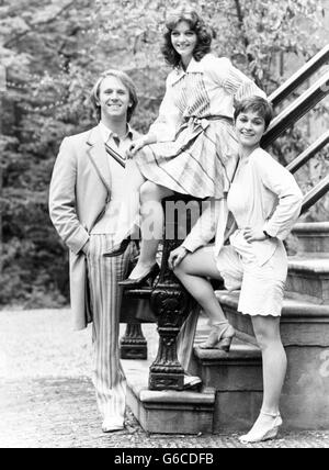 Peter Davison come dottor Who, con i suoi assistenti Sarah Sutton e Janet Fielding. Stanno girando sul posto ad Amsterdam. Foto Stock