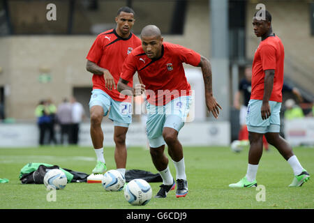 Calcio - Sky Bet League 1 - Coventry City / Preston North End - Sixfields Stadium. Durante il riscaldamento, la città di Coventry è Leon Clarke (centro) Foto Stock