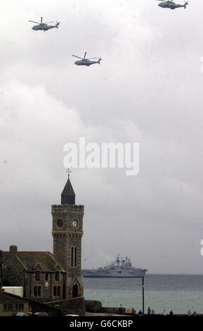 HMS Ark Royal torna a casa Foto Stock