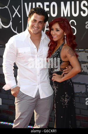 Jionni Lavalle e Nicole Snooki Polizzi in arrivo al MTV Video Music Awards 2013, The Barclay Center, Brooklyn, New York. Foto Stock