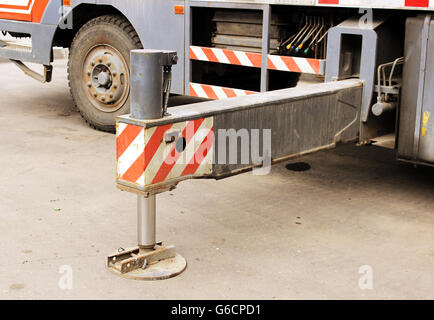 Carrello outrigger stabilizzare le gambe estese. Foto Stock