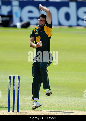 Cricket - Tour Match - Nottinghamshire Outlaws / Bangladesh A - Trent Bridge. Il Brett Hutton di Nottinghamshire Outlaws durante il Tour Match al Trent Bridge, Nottingham. Foto Stock