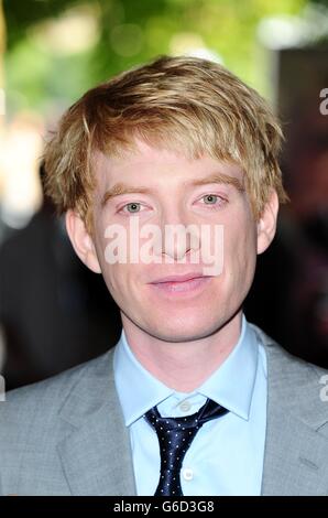 Domhnall Gleeson arriva per la prima mondiale di circa Time, alla Somerset House, Londra. Foto Stock