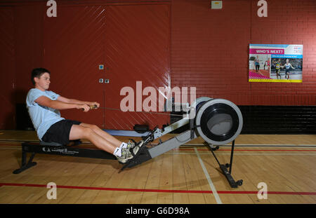 2013 Sainsbury's School Games - giorno due - Sheffield. I bambini devono allenarsi nella sala sportiva di Concord durante il secondo giorno dei 2013 Sainsbury's School Games al Concord Sports Center di Sheffield. Foto Stock