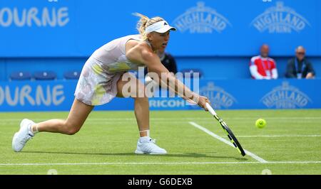 Caroline WOZNIACKI della Danimarca la riproduzione di Samantha STOSUR dell Australia durante il Aegon International in Devonshire Park a Eastbourne. Giugno 21, 2016. James Boardman / Immagini teleobiettivo +44 7967 642437 Foto Stock