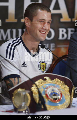 Ricky Burns durante la conferenza stampa al Marriott Hotel di Glasgow, in vista della sua lotta contro Raymundo Beltran sabato al SECC. Foto Stock