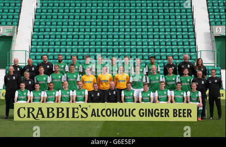 Calcio - Premiership Scozzese - Hibernian Photocall 2013/14 - Easter Road. Gruppo di squadra iberniano Foto Stock