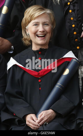 Hillary Clinton dopo aver conseguito una laurea honoris alla St Andrews University. Foto Stock