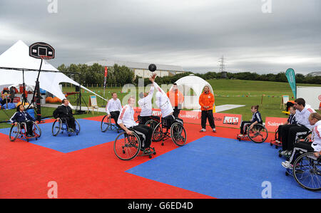 Sainsbury's Active Kids Village durante il quarto giorno dei Sainsbury's 2013 School Games, Sheffield. PREMERE ASSOCIAZIONE foto. Data immagine: Domenica 15 settembre 2013. Il credito fotografico dovrebbe essere: Nigel French/PA Wire Foto Stock