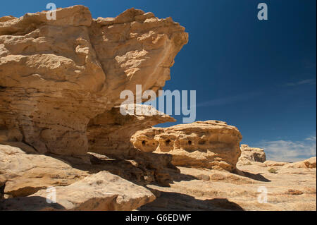 Alcuni di arenaria erosa in arenaria Bluffs area di El Malpais Monumento Nazionale vicino a sovvenzioni, Nuovo Messico Foto Stock