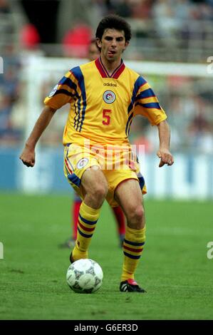 Soccer Euro 96 .... La Romania v Francia, Newcastle Foto Stock