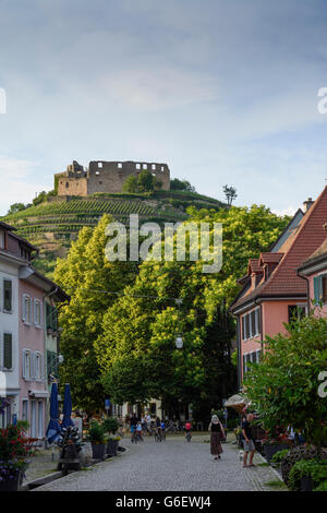 La Città Vecchia, Staufen castle e vigneti, Staufen im Breisgau, Germania, Baden-Württemberg, Schwarzwald, Foresta Nera Foto Stock