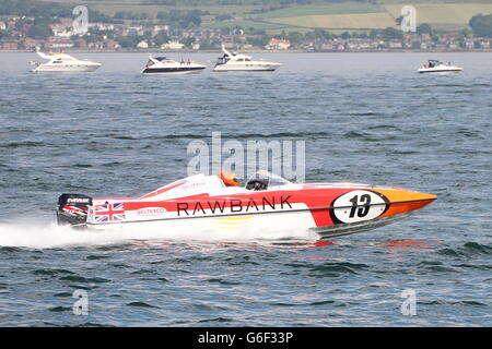 Il Rawbank Racing Team durante la cerimonia inaugurale Scottish Grand Prix del mare, tenutasi a Greenock sul Firth of Clyde. Foto Stock