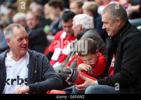 Calcio - Sky Bet Championship - Charlton Athletic v Blackpool - The Valley. Tifosi di Charlton Athletic negli stand Foto Stock