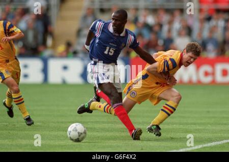 Soccer-Euro 96 -Campionati Europei- Francia v Romania - St James Park , Newcastle Foto Stock