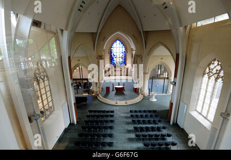 Chiesa di St Barnaba a Erdington, Birmingham, che quest'anno è stata rimossa dal registro Heritage at Risk. Foto Stock