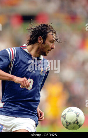 Calcio. Romania / Francia. Euro 96. St. James' Park. Christophe Dugarry, Francia Foto Stock